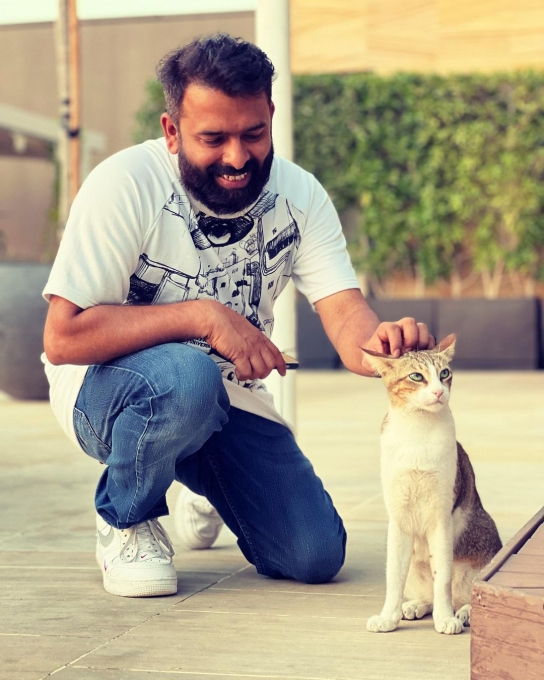 photos : பிரபல இசையமைப்பாளரின் மனைவியா இவங்க.. இந்த பாடல் அவர் பாடியதுதானா.. வைரலாகும்  குடும்ப புகைப்படங்கள்..
