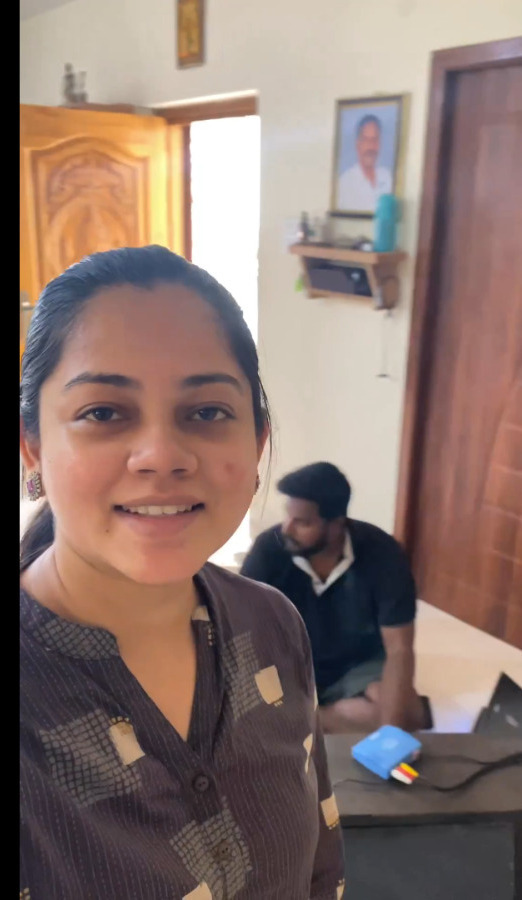 photos : பழையதை மறக்காத பிக்பாஸ் பிரபலம்.. வீட்டுக்கு என்ன கொண்டு வந்துருக்காங்க பாருங்க..