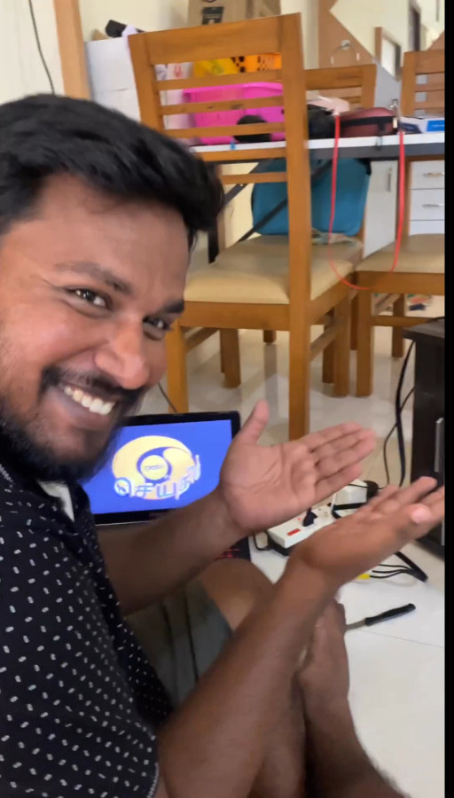 photos : பழையதை மறக்காத பிக்பாஸ் பிரபலம்.. வீட்டுக்கு என்ன கொண்டு வந்துருக்காங்க பாருங்க..