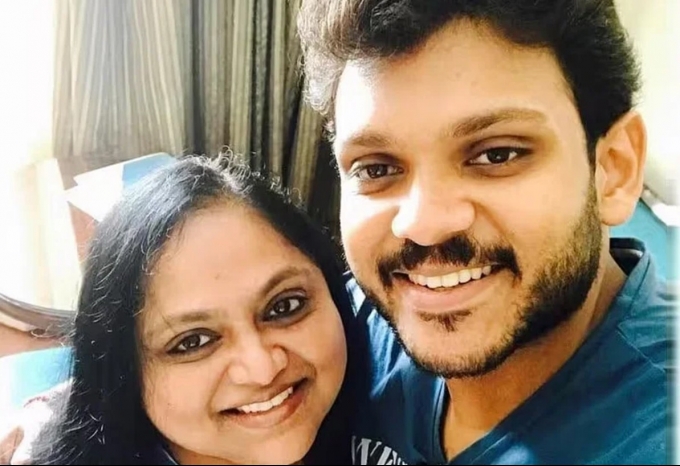 PHOTOS : நடிகை சரிதாவை நியாபகம் இருக்கா? இவரின் கணவர், மகன்களை பாத்துருக்கீங்களா!  