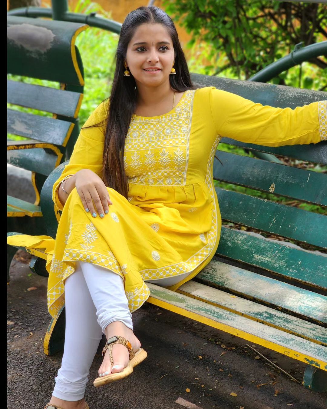 photos : தனியாக படகில் சவாரி செய்யும் எதிர்நீச்சல் சீரியல் நடிகை.. எங்க போயிருக்காங்க தெரியுமா..