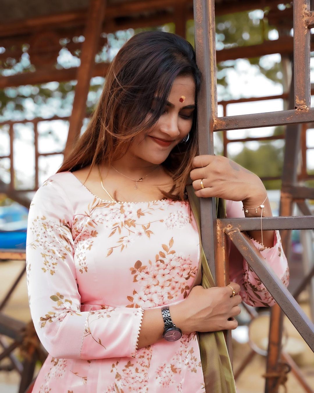 photos : கணவர் பிறந்த நாளுக்கு வெளியூர் பறந்த சீரியல் பிரபலம்.. எங்க போயிருக்காங்க தெரியுமா?.. 