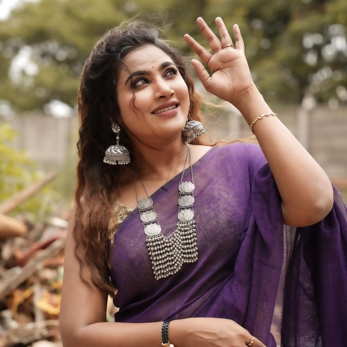 photos : கணவர் பிறந்த நாளுக்கு வெளியூர் பறந்த சீரியல் பிரபலம்.. எங்க போயிருக்காங்க தெரியுமா?.. 