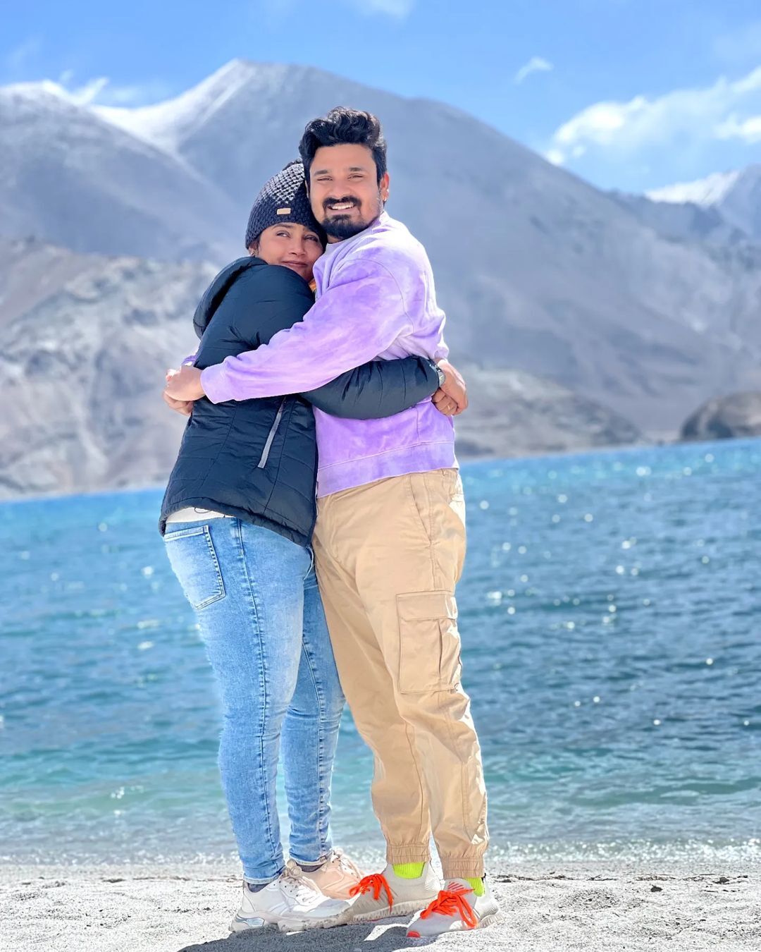 photos : கணவர் பிறந்த நாளுக்கு வெளியூர் பறந்த சீரியல் பிரபலம்.. எங்க போயிருக்காங்க தெரியுமா?.. 