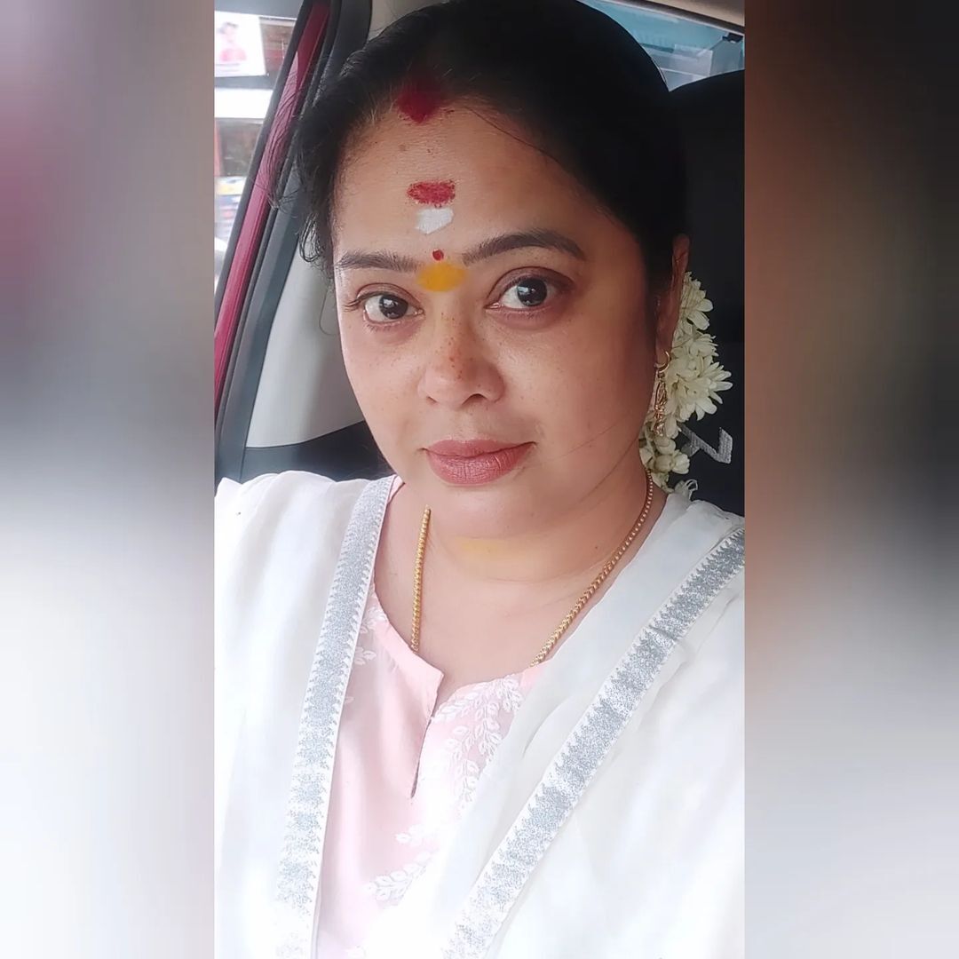 photos: என்ன திட்றதுக்கு இப்போ நான் வில்லி இல்லை.. புது ரோலில் கமிட்டான பிரபல நடிகை.. யாருன்னு பாருங்க..