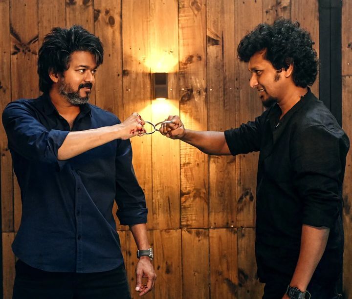 PHOTOS: பல்லு பறக்க.. ரத்தம் தெறிக்க.. விஜய்யின் 'லியோ' ஃபர்ஸ்ட் லுக் போஸ்டரை கவனிச்சிங்களா!