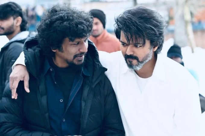 PHOTOS: பல்லு பறக்க.. ரத்தம் தெறிக்க.. விஜய்யின் 'லியோ' ஃபர்ஸ்ட் லுக் போஸ்டரை கவனிச்சிங்களா!