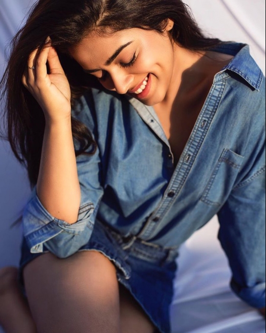 photos: நீங்க மட்டும் இல்லங்க உங்க மனசு கூட க்யூட்ங்க.. சிம்பு பட நடிகையின் செயலால் புகழும் ரசிகர்கள்..