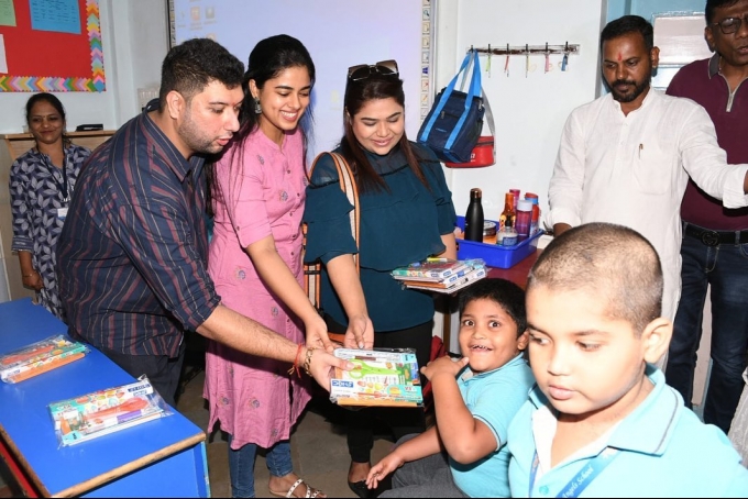 photos: நீங்க மட்டும் இல்லங்க உங்க மனசு கூட க்யூட்ங்க.. சிம்பு பட நடிகையின் செயலால் புகழும் ரசிகர்கள்..