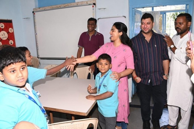 photos: நீங்க மட்டும் இல்லங்க உங்க மனசு கூட க்யூட்ங்க.. சிம்பு பட நடிகையின் செயலால் புகழும் ரசிகர்கள்..