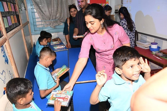 photos: நீங்க மட்டும் இல்லங்க உங்க மனசு கூட க்யூட்ங்க.. சிம்பு பட நடிகையின் செயலால் புகழும் ரசிகர்கள்..