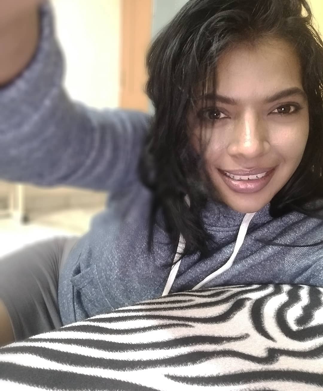 photos: ஸ்டைல் எல்லாம் நல்லதா இருக்கு.. நடை சரியில்லையே!.. கலாய்த்த நெட்டிசன்.. தரமான ரிப்ளே கொடுத்த  காஜல் பசுபதி.. 