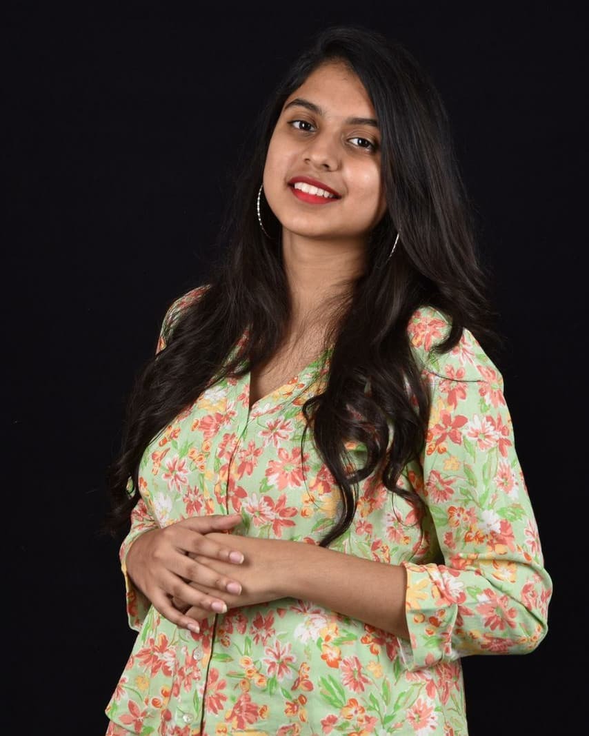 PHOTOS: நடிகை ரோஜாவின் மகளா இது? பார்த்தா அசந்து போவீங்க.. இணையத்தை கலக்கும் புகைப்படங்கள்!
