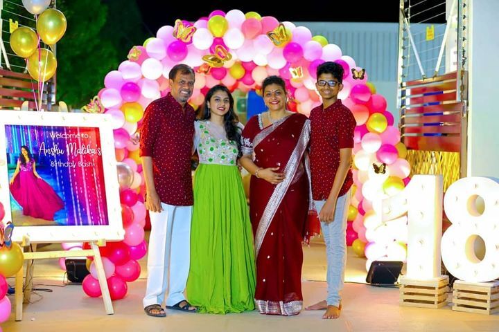 PHOTOS: நடிகை ரோஜாவின் மகளா இது? பார்த்தா அசந்து போவீங்க.. இணையத்தை கலக்கும் புகைப்படங்கள்!