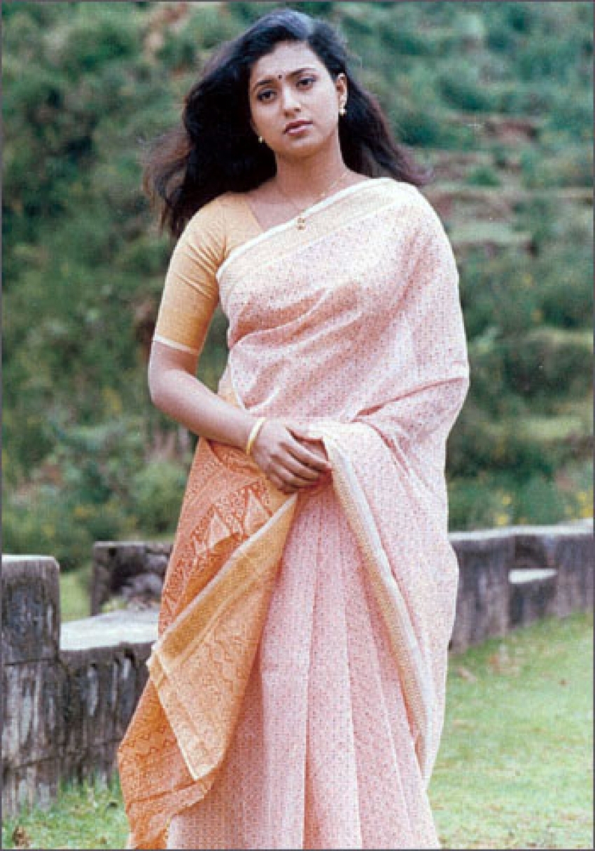 PHOTOS: நடிகை ரோஜாவின் மகளா இது? பார்த்தா அசந்து போவீங்க.. இணையத்தை கலக்கும் புகைப்படங்கள்!
