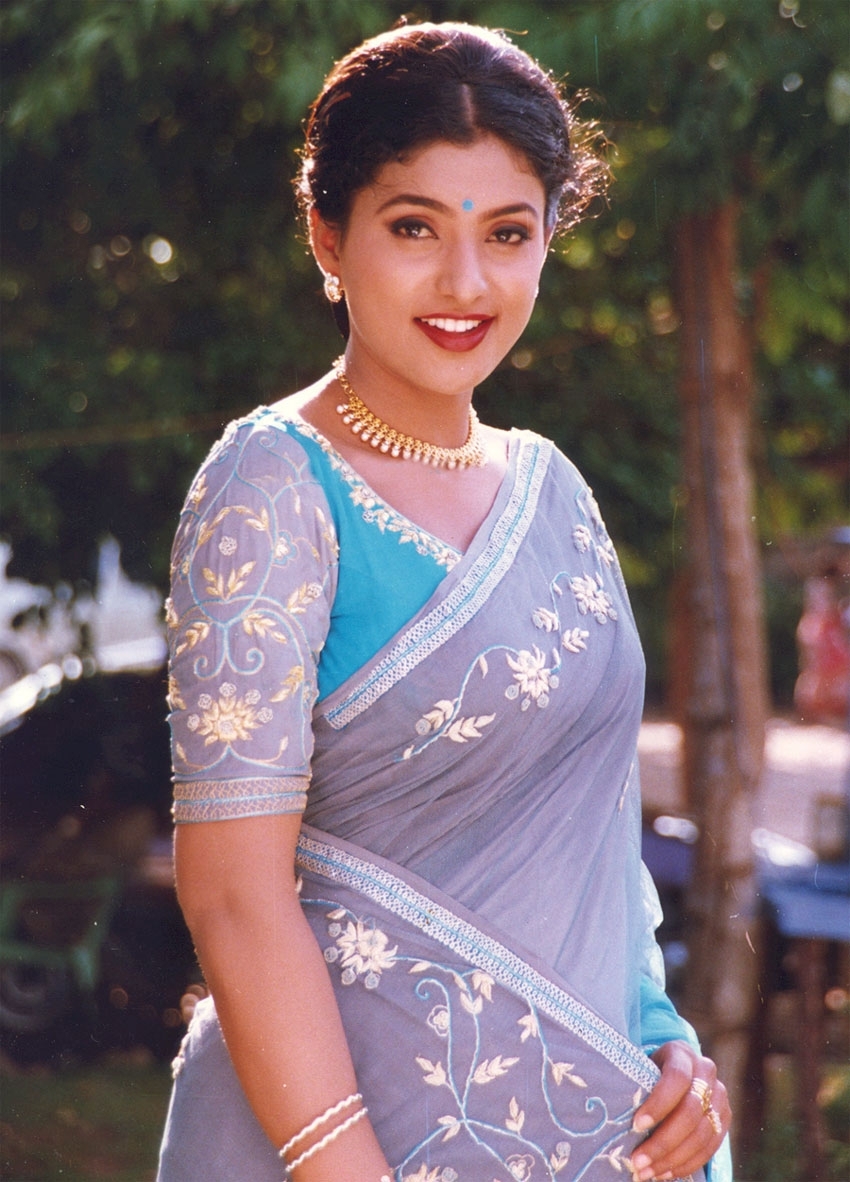 PHOTOS: நடிகை ரோஜாவின் மகளா இது? பார்த்தா அசந்து போவீங்க.. இணையத்தை கலக்கும் புகைப்படங்கள்!
