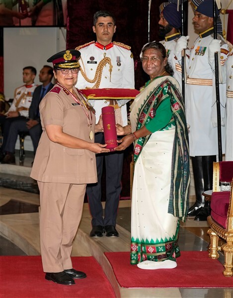 President Droupadi Murmu Presents the National Florence Nightingale Award 2023