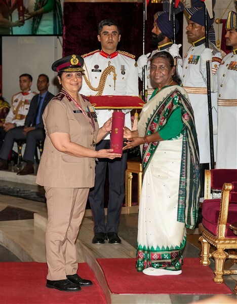 President Droupadi Murmu Presents the National Florence Nightingale Award 2023