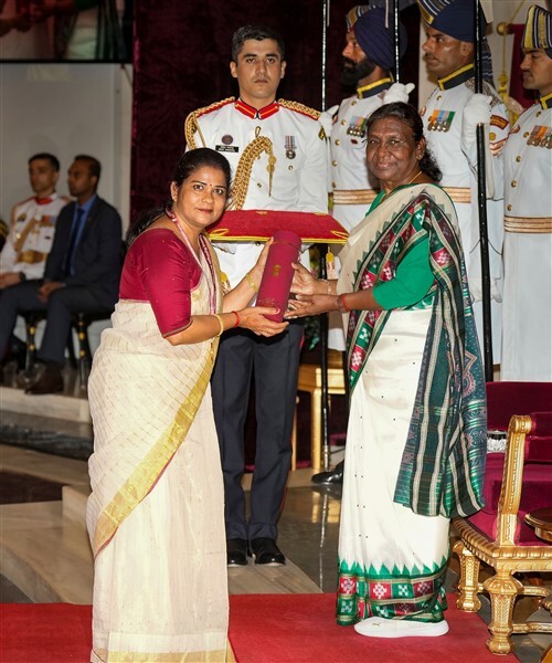 President Droupadi Murmu Presents the National Florence Nightingale Award 2023