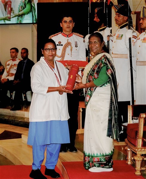President Droupadi Murmu Presents the National Florence Nightingale Award 2023