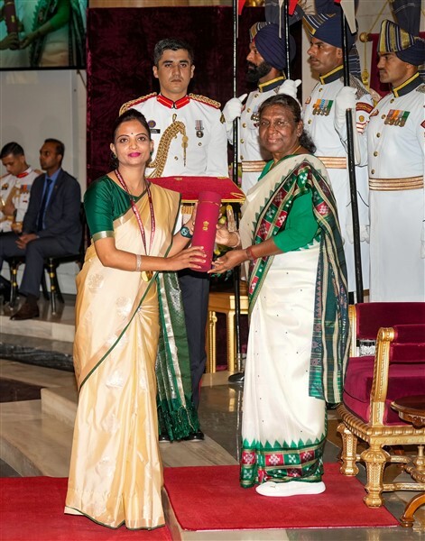 President Droupadi Murmu Presents the National Florence Nightingale Award 2023