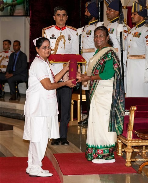 President Droupadi Murmu Presents the National Florence Nightingale Award 2023