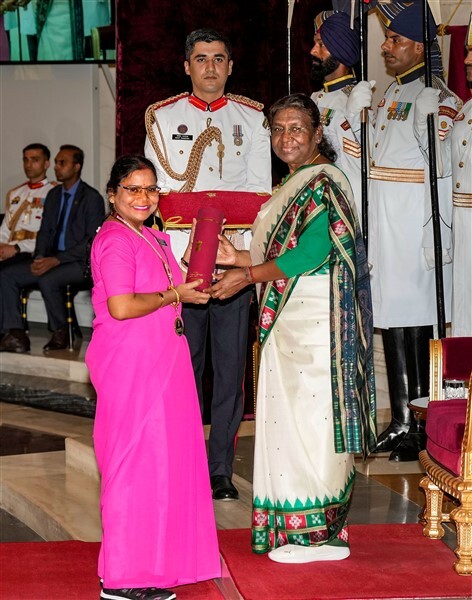 President Droupadi Murmu Presents the National Florence Nightingale Award 2023
