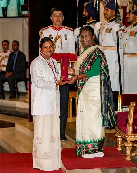 President Droupadi Murmu Presents the National Florence Nightingale Award 2023