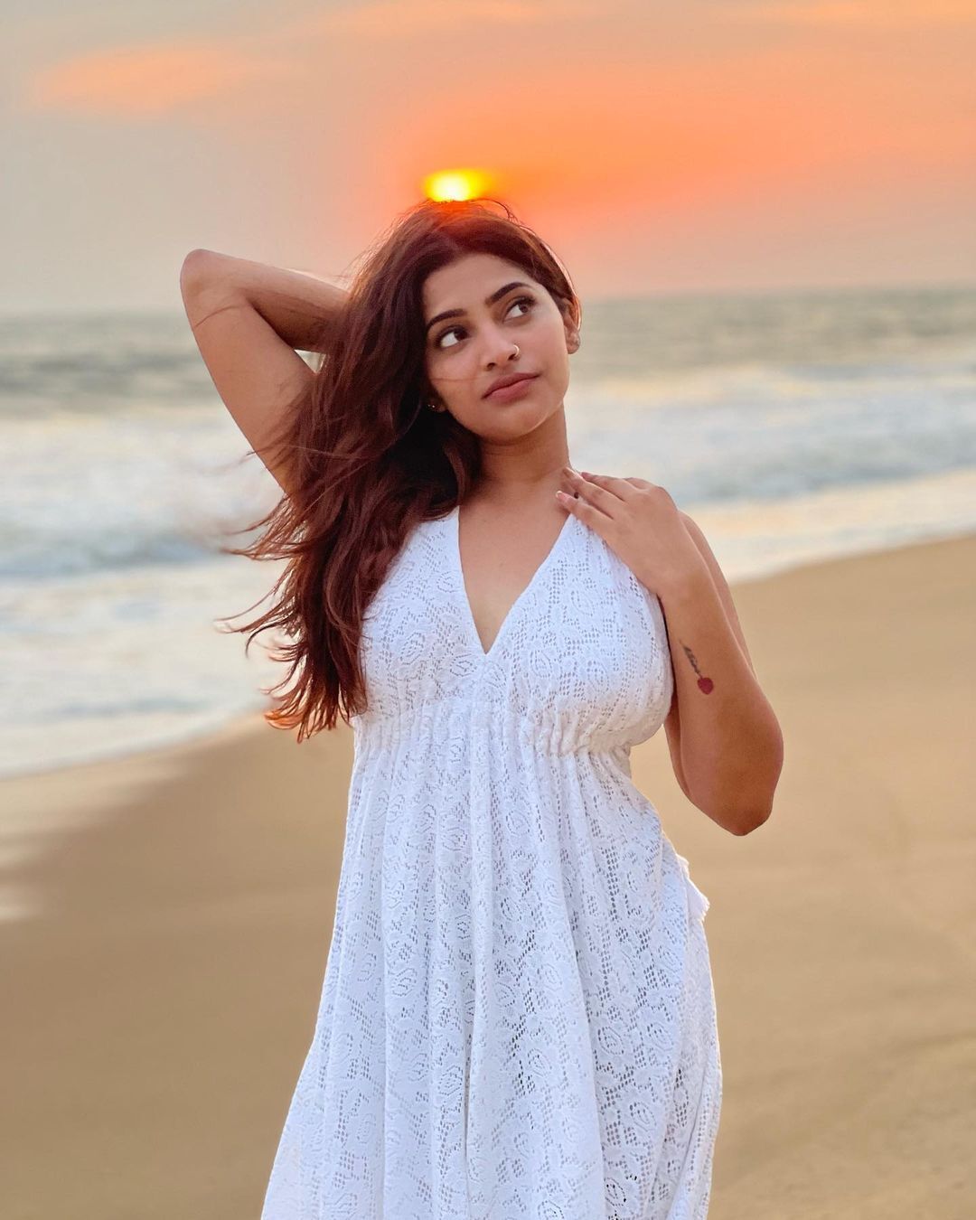Malavika Sreenath: സാരിയിൽ പുത്തൻ മേക്കോവറുമായി മാളവിക ശ്രീനാഥ്; ആരാധകരുടെ മനം മയക്കിയ ചിത്രങ്ങൾ കാണാം