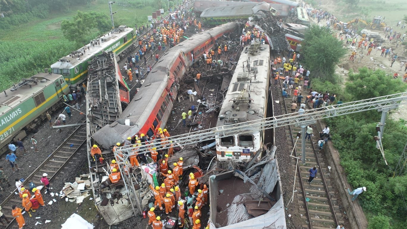 Train Accident: 3 ટ્રેનો વચ્ચે ભીષણ અકસ્માત, ડઝનેક પાટા ખડી પડ્યા, ચારે તરફ મોતનુ તાંડવ, જુઓ બાલાસોર ટ્રેન દૂર્ઘટનાના દર્દનાક ફોટા