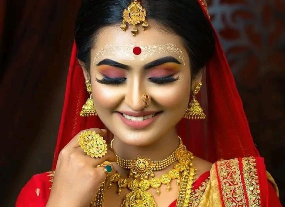 মিষ্টি হাসি দিয়ে অনুগামীদের মন জিতছেন টেলি অভিনেত্রী শিঞ্জিনী