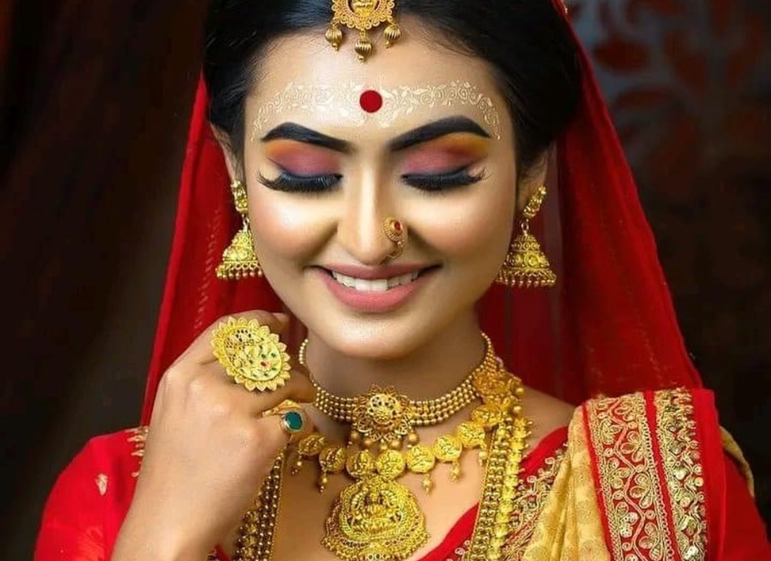 মিষ্টি হাসি দিয়ে অনুগামীদের মন জিতছেন টেলি অভিনেত্রী শিঞ্জিনী