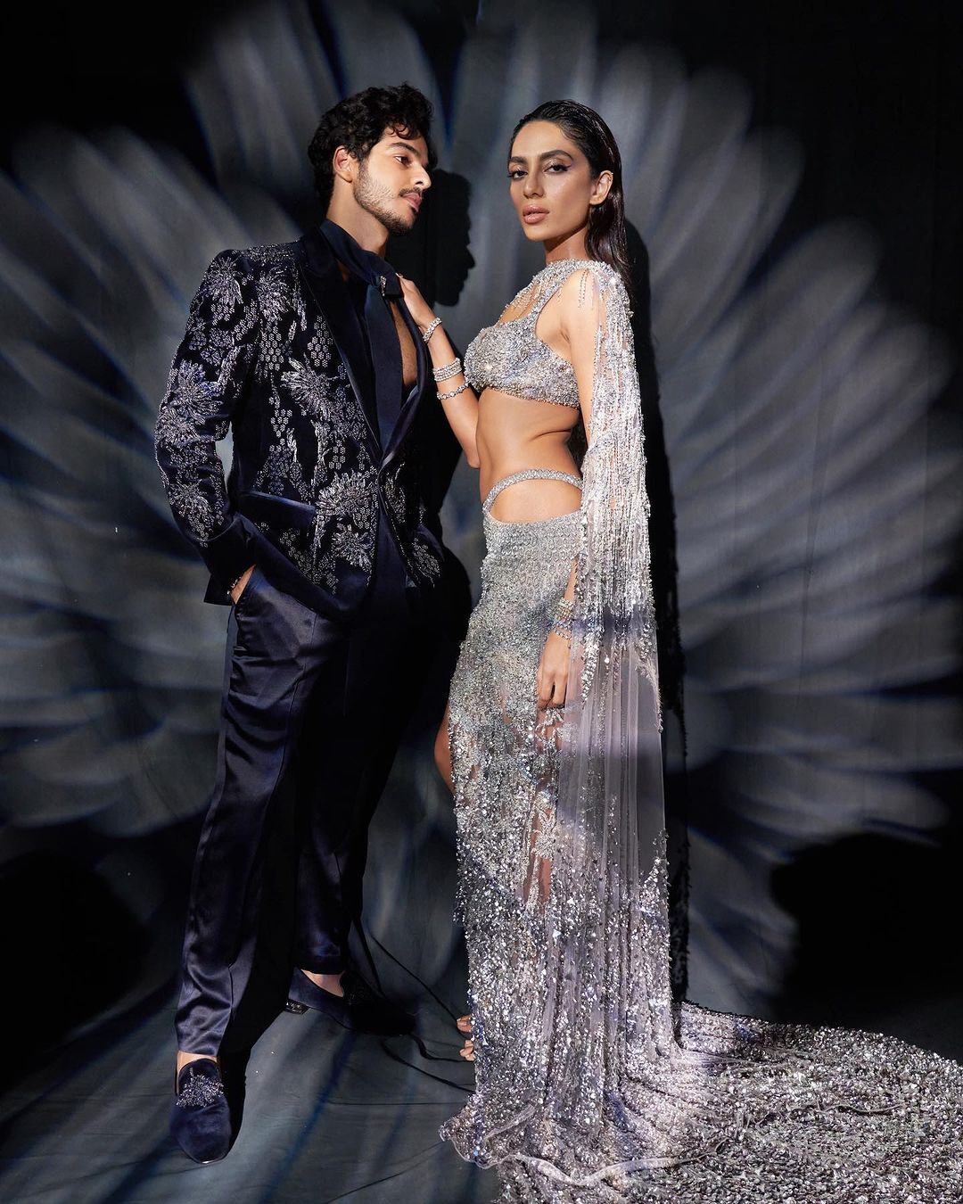 శోభిత ధూళిపాళ వయ్యారాల విందు.. హాట్ షోతో హీటెక్కిస్తున్న బ్యూటీ..! 