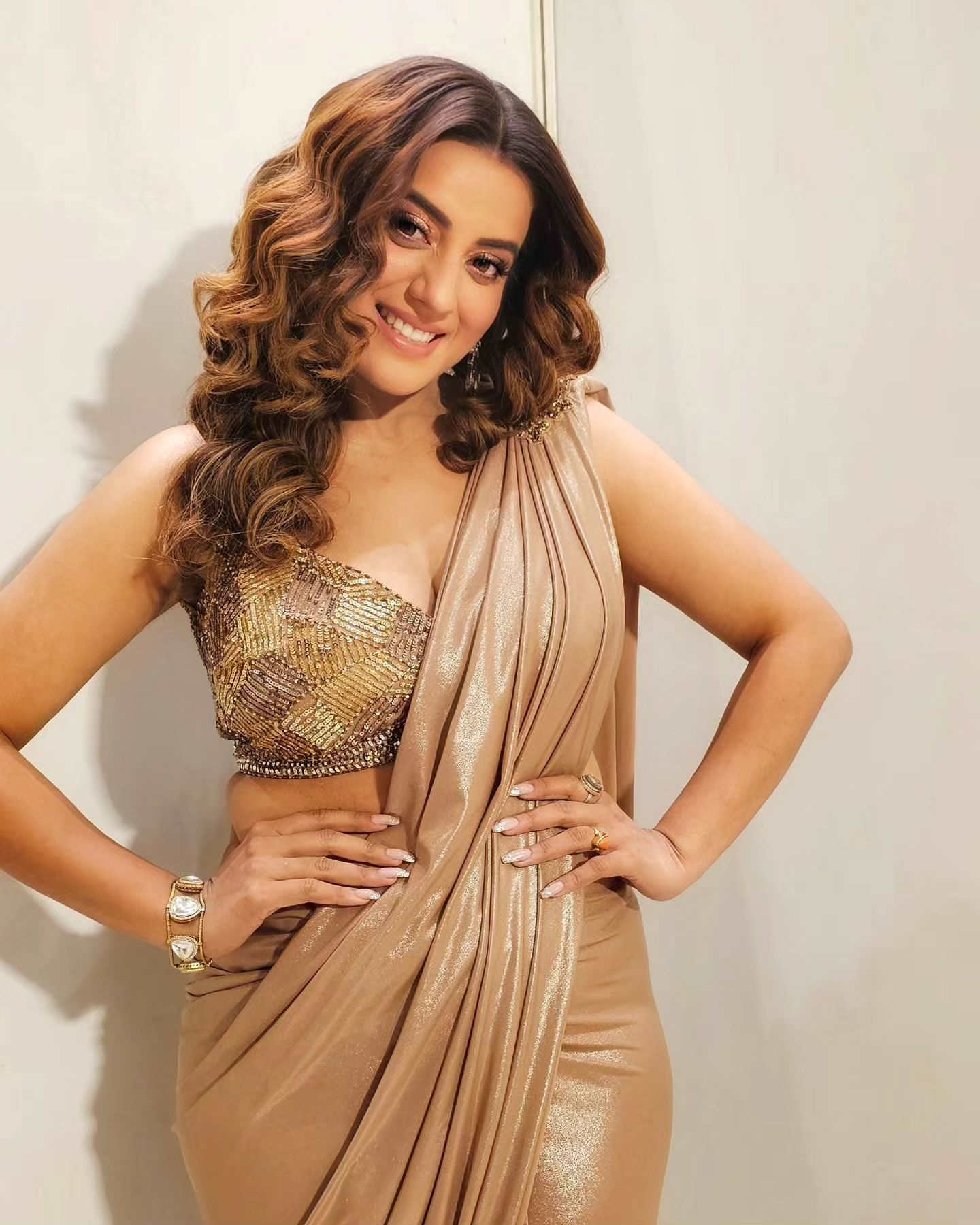 पटना की पारो Akshara Singh ने पर्पल ऑफ शोल्डर ड्रेस में यूं ढाया कहर, कातिलाना मुस्कान पर फिदा हुआ फैंस