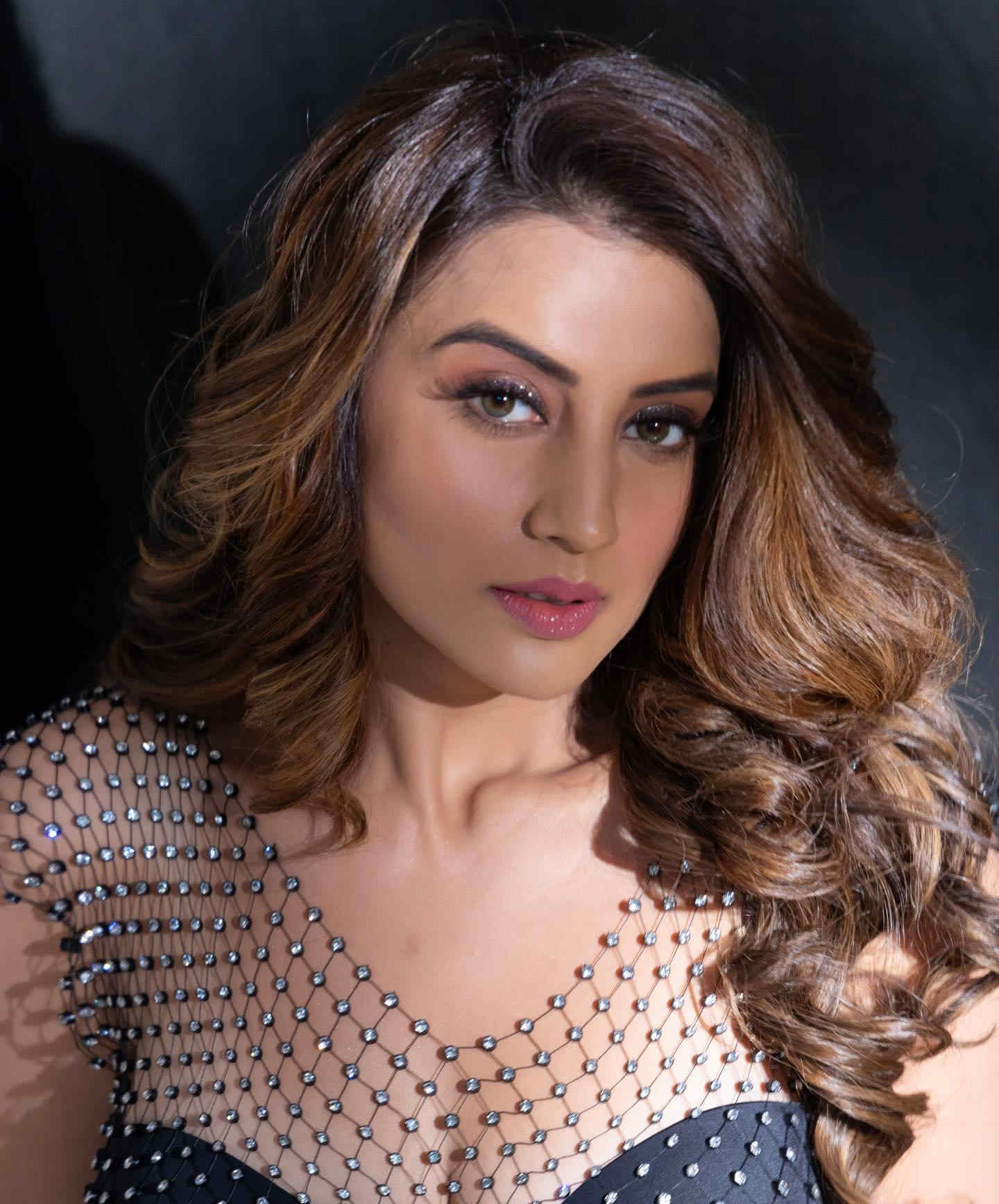 पटना की पारो Akshara Singh ने पर्पल ऑफ शोल्डर ड्रेस में यूं ढाया कहर, कातिलाना मुस्कान पर फिदा हुआ फैंस