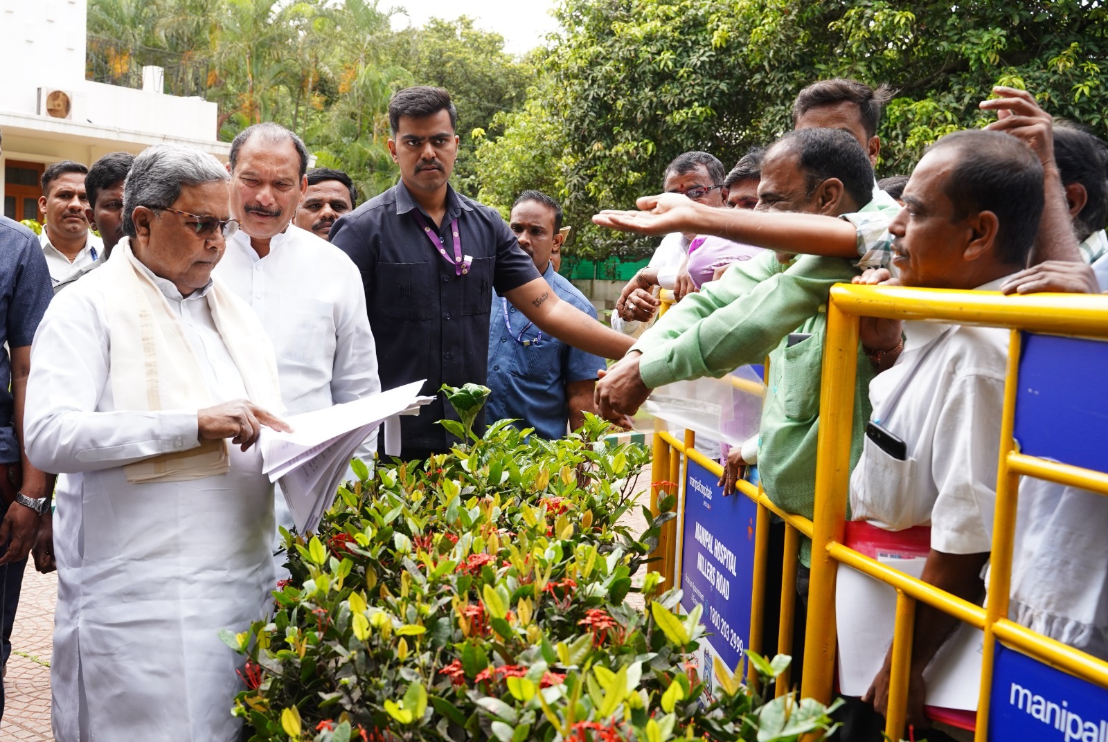 Siddaramaiah: ಸಾರ್ವಜನಿಕರ ಅಹವಾಲು ಸ್ವೀಕರಿಸಿದ  ಸಿಎಂ ಸಿದ್ದರಾಮಯ್ಯ 