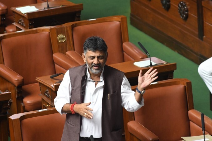 ವಿಧಾನಸಭೆಯ ಕಲಾಪದಲ್ಲಿ ಮಂಗಳವಾರ ಪಾಲ್ಗೊಂಡಿದ್ದ ಡಿಸಿಎಂ ಡಿ ಕೆ ಶಿವಕುಮಾರ್