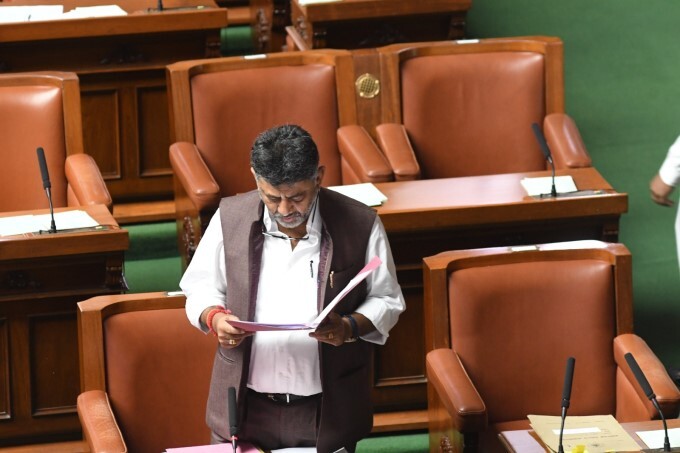 ವಿಧಾನಸಭೆಯ ಕಲಾಪದಲ್ಲಿ ಮಂಗಳವಾರ ಪಾಲ್ಗೊಂಡಿದ್ದ ಡಿಸಿಎಂ ಡಿ ಕೆ ಶಿವಕುಮಾರ್