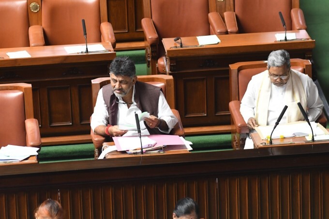 ವಿಧಾನಸಭೆಯ ಕಲಾಪದಲ್ಲಿ ಮಂಗಳವಾರ ಪಾಲ್ಗೊಂಡಿದ್ದ ಡಿಸಿಎಂ ಡಿ ಕೆ ಶಿವಕುಮಾರ್
