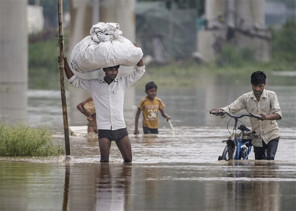People from low-lying areas around the Yamuna river relocating to a safer place