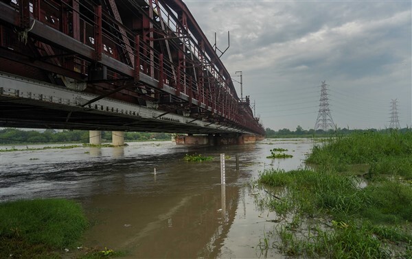 People from low-lying areas around the Yamuna river relocating to a safer place