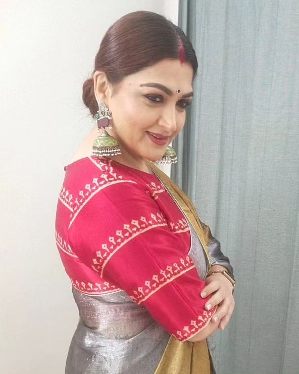 PHOTOS: 52வயதாகும் குஷ்பூவா இது? இணையத்தை கலக்கும் குஷ்பூவின் லேட்டஸ்ட் புகைப்படங்கள்!