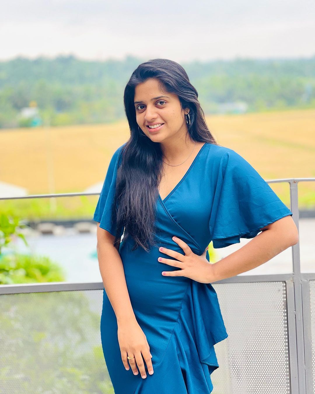 photos: ஏம்மா.. உனக்கு கல்யாணம் இப்படி ஆயிடிச்சேன்னு வருத்தத்துல இருக்கோம்.. இன்ஸ்டா ரீல்ஸ் போட்ட ஆதிரை.. வருந்தும் ரசிகர்கள்..