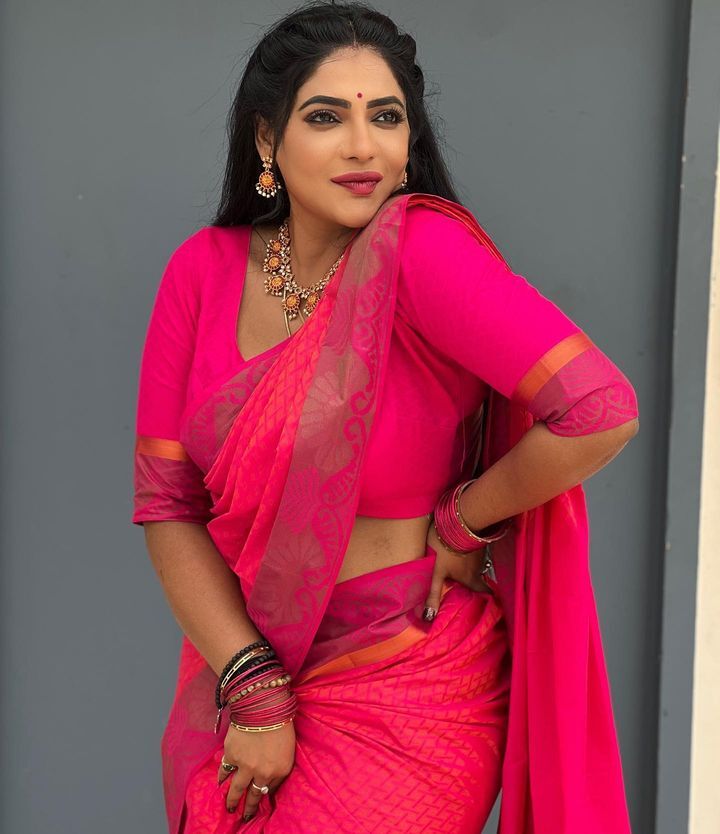 PHOTOS: பாக்கியலட்சுமி ராதிகாவின் மகனா இது? வியப்பில் ரேஷ்மாவின் ரசிகர்கள்!