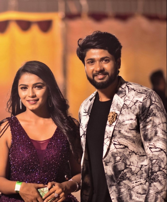 photos: இந்தாம்மா ஏய்.. இந்த குத்து குத்துறீங்க.. கல்யாணத்தில் குத்தாட்டம் போட்ட பிரபல சீரியல் நடிகை..