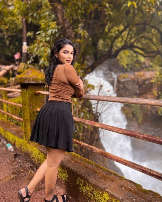 photos: இந்தாம்மா ஏய்.. இந்த குத்து குத்துறீங்க.. கல்யாணத்தில் குத்தாட்டம் போட்ட பிரபல சீரியல் நடிகை..