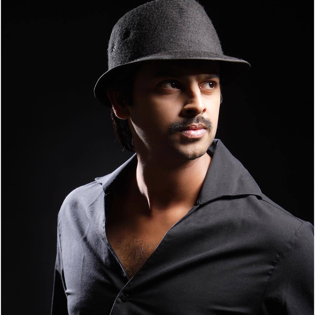 PHOTOS: சாக்லேட் பாய் ஸ்ரீகாந்தின் மனைவியா இது? நடிகைகளுக்கே டஃப் கொடுக்குறாங்களே.. இணையத்தை கலக்கும் புகைப்படங்கள்!