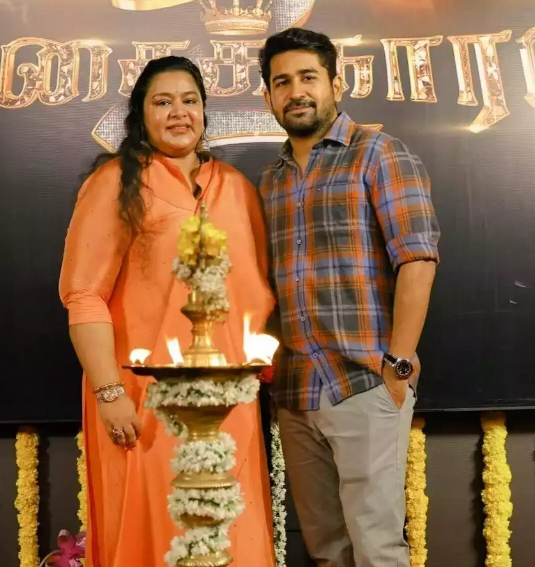 PHOTOS: விஜய் ஆண்டனியின் மனைவியா இது? பலரும் பார்த்திடாத விஜய் ஆண்டனியின் குடும்ப புகைப்படங்கள்..  