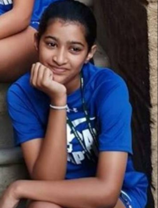 PHOTOS: நடிகர் விஜய்யின் மகளை பாத்துருக்கீங்களா? இணையத்தை கலக்கும் திவ்யா சாஷாவின் புகைப்படங்கள்.. 