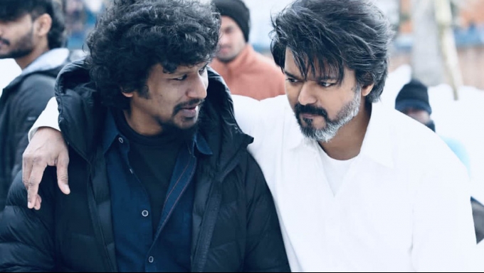 PHOTOS: நடிகர் விஜய்யின் மகளை பாத்துருக்கீங்களா? இணையத்தை கலக்கும் திவ்யா சாஷாவின் புகைப்படங்கள்.. 